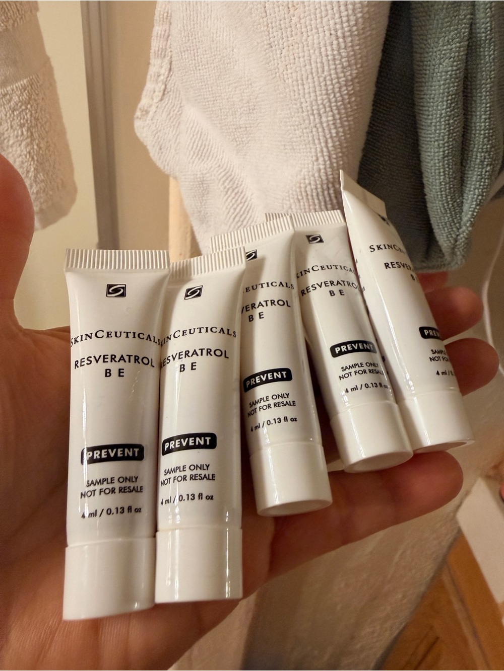 SkinCeuticals Resveratrol B E Travel Sample Tubes - White
